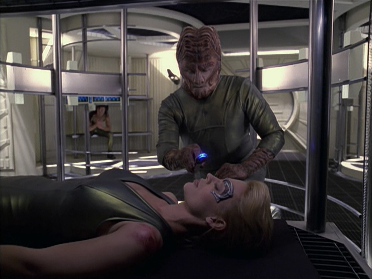 extant_StarTrek_VOY_6x15-Tsunkatse_01900.jpg