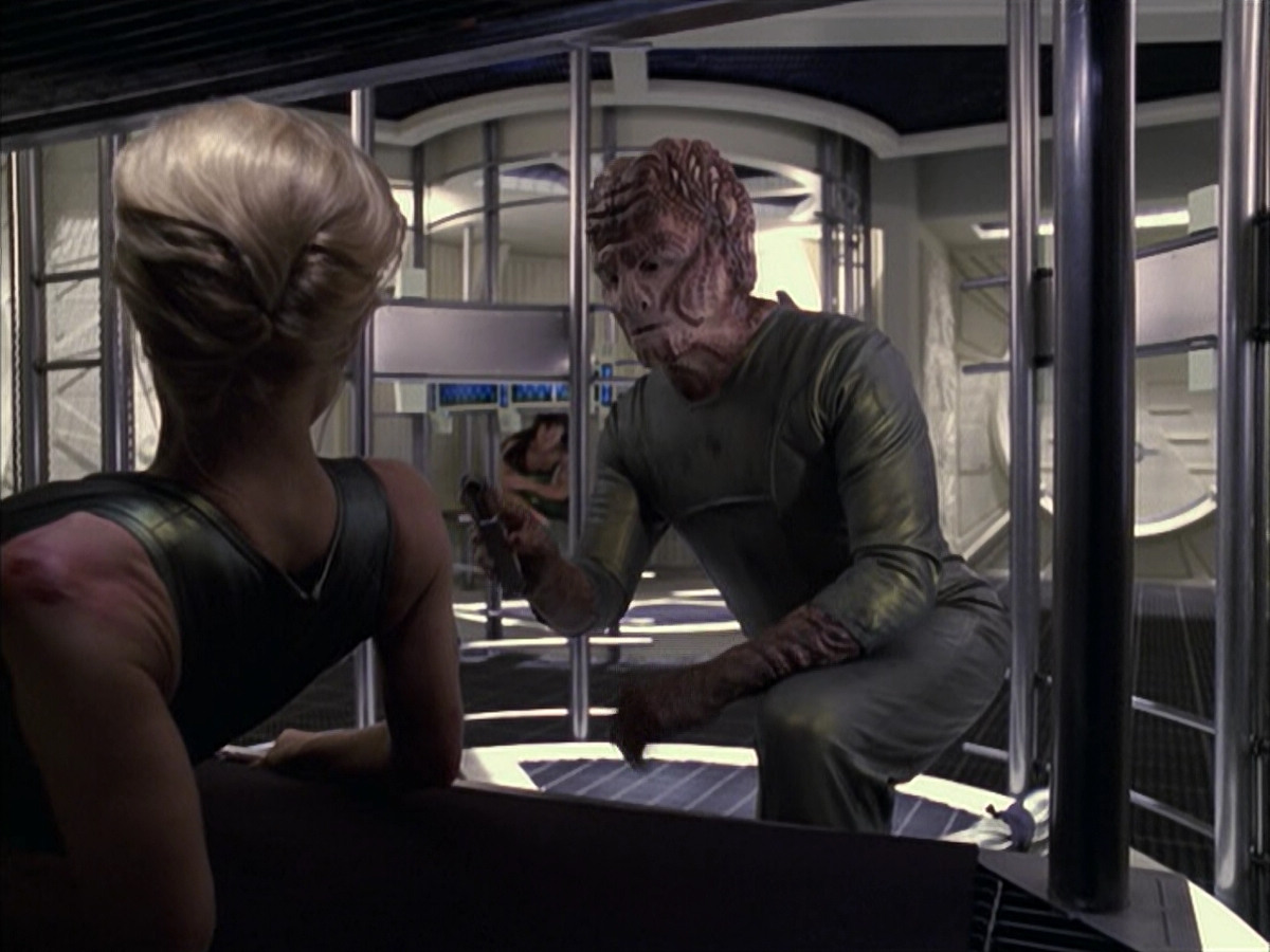 extant_StarTrek_VOY_6x15-Tsunkatse_01905.jpg