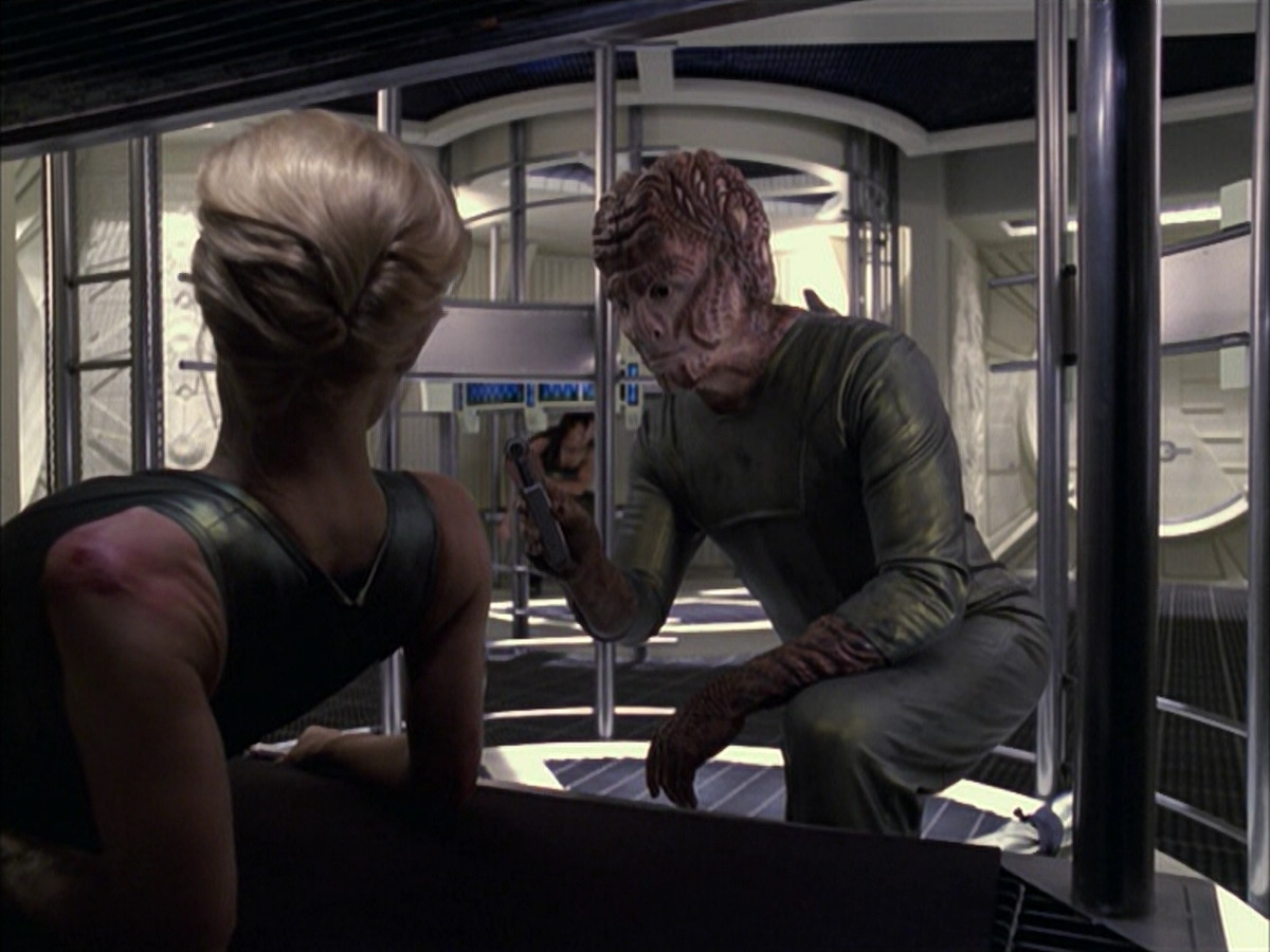 extant_StarTrek_VOY_6x15-Tsunkatse_01907.jpg