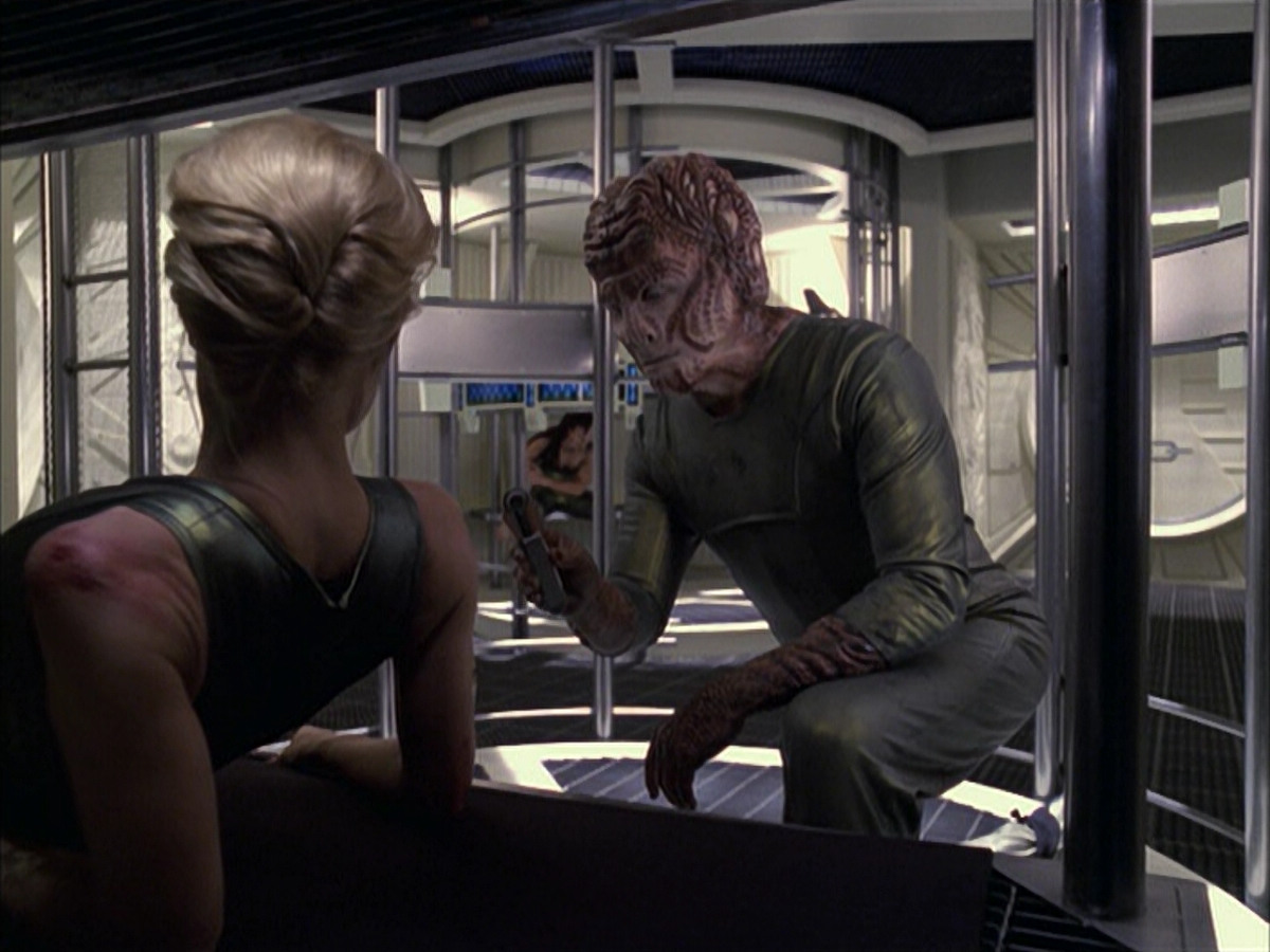 extant_StarTrek_VOY_6x15-Tsunkatse_01908.jpg