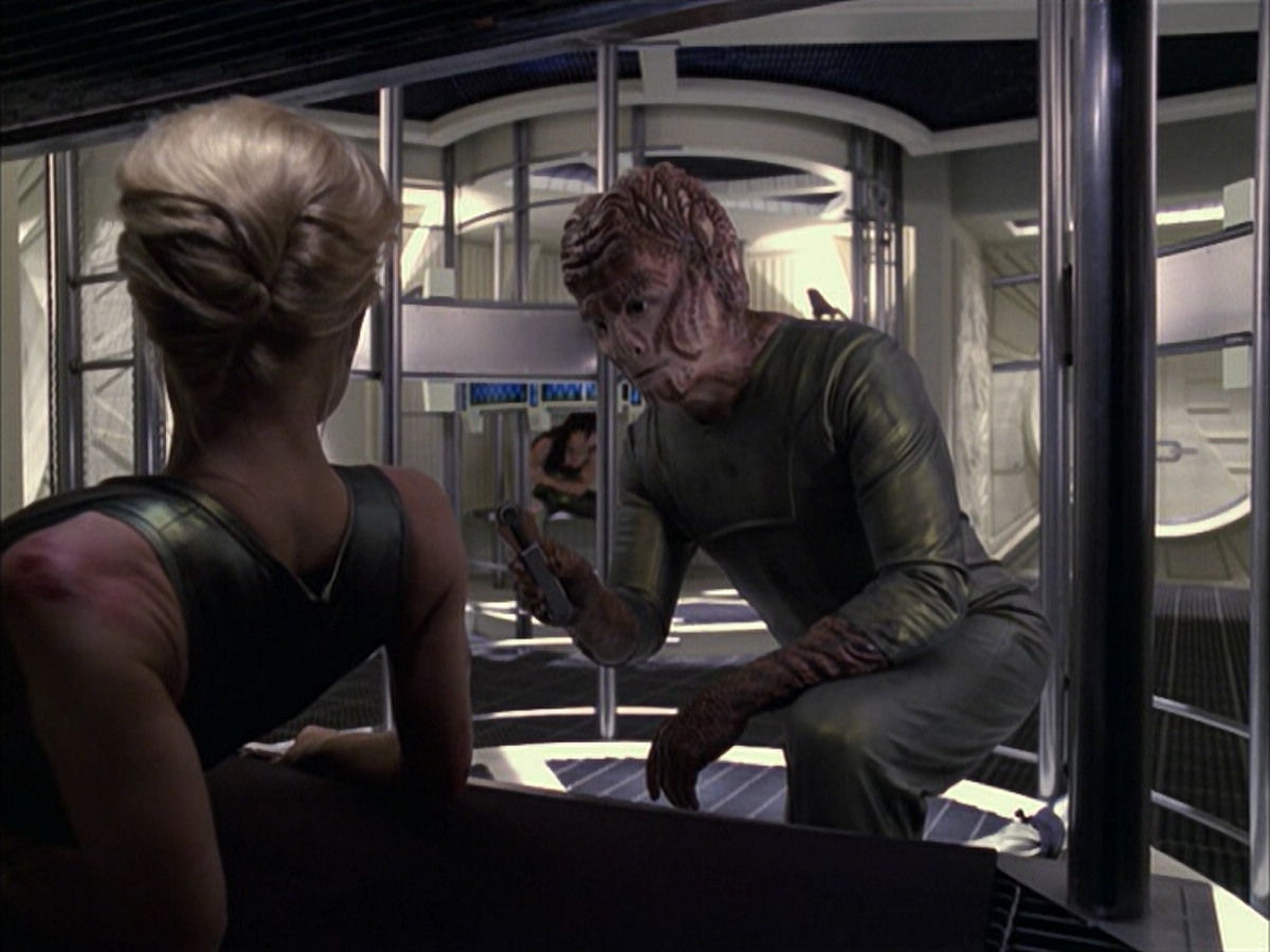extant_StarTrek_VOY_6x15-Tsunkatse_01909.jpg