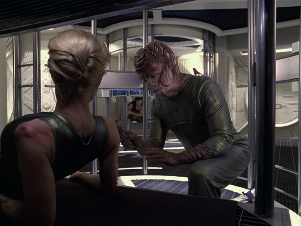 extant_StarTrek_VOY_6x15-Tsunkatse_01912.jpg