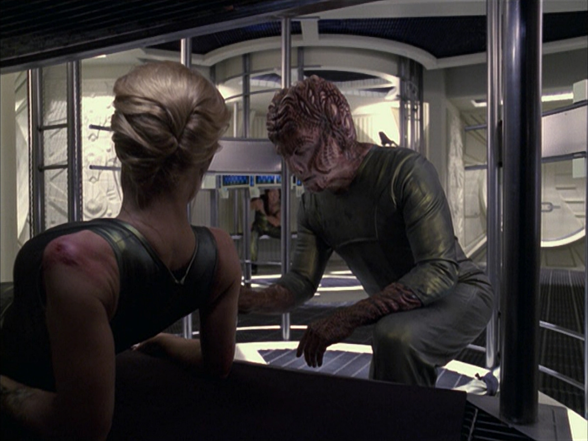 extant_StarTrek_VOY_6x15-Tsunkatse_01915.jpg