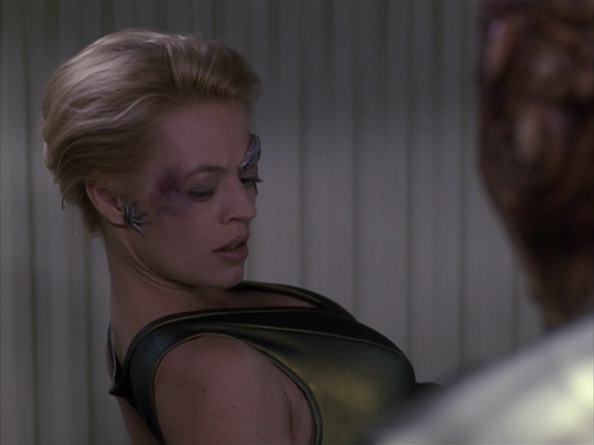 extant_StarTrek_VOY_6x15-Tsunkatse_01925.jpg