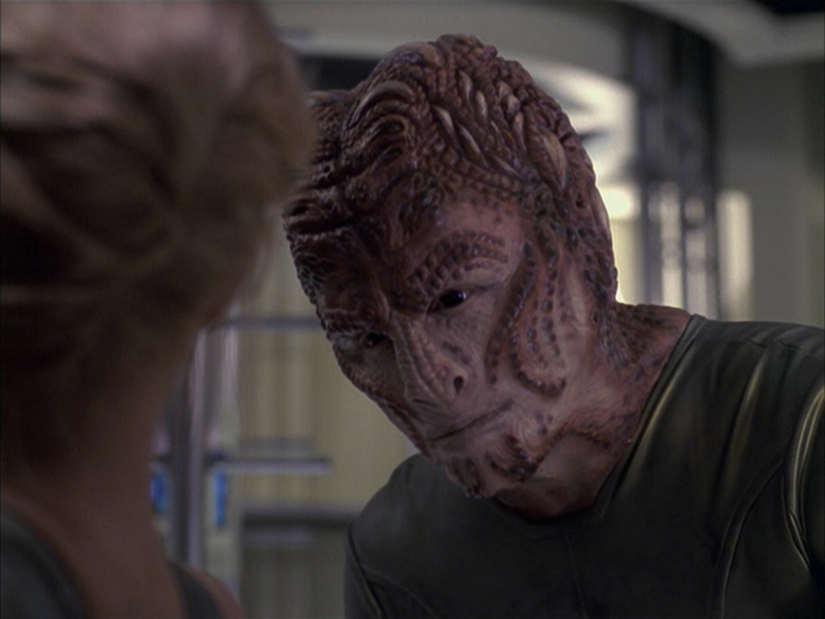 extant_StarTrek_VOY_6x15-Tsunkatse_01944.jpg
