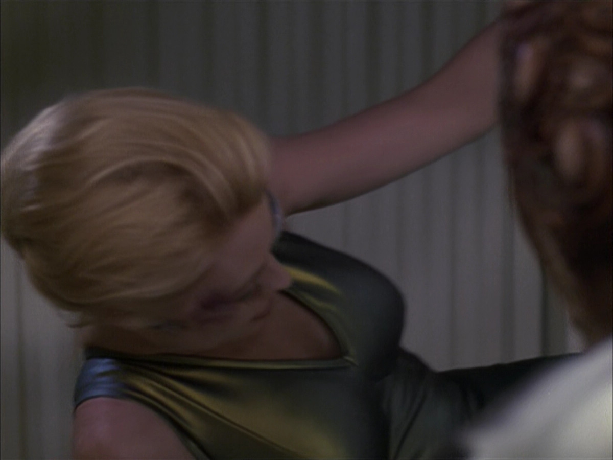 extant_StarTrek_VOY_6x15-Tsunkatse_01949.jpg