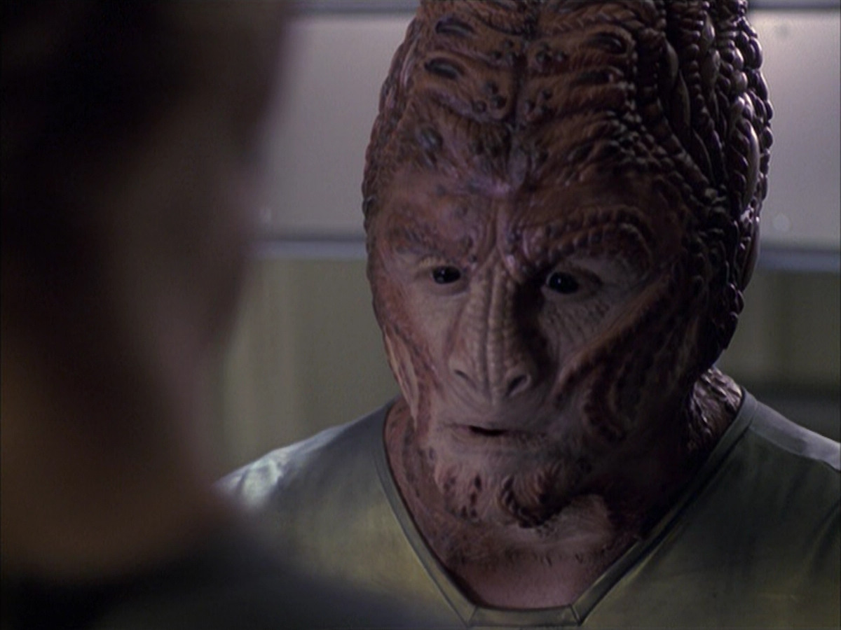 extant_StarTrek_VOY_6x15-Tsunkatse_01954.jpg