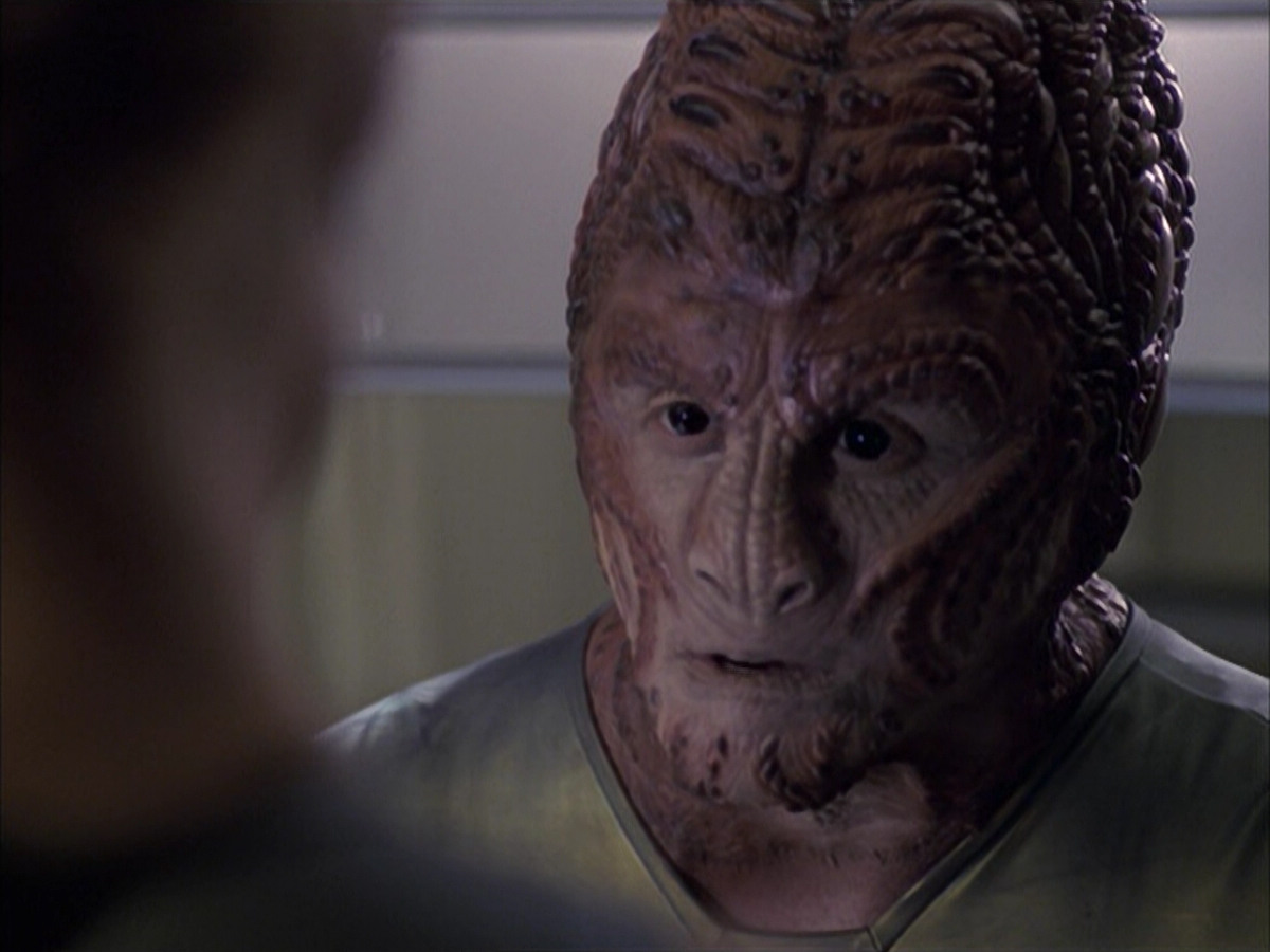 extant_StarTrek_VOY_6x15-Tsunkatse_01959.jpg
