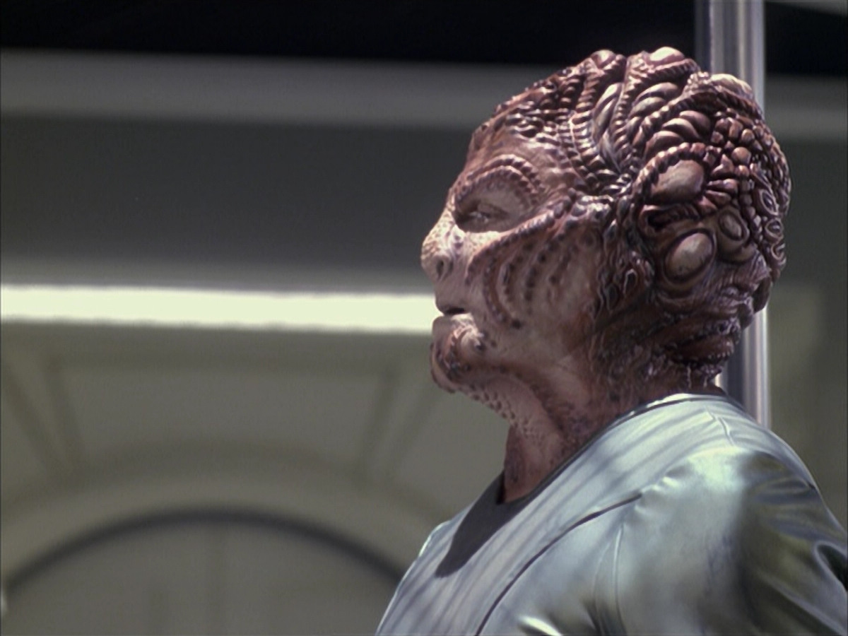 extant_StarTrek_VOY_6x15-Tsunkatse_02078.jpg