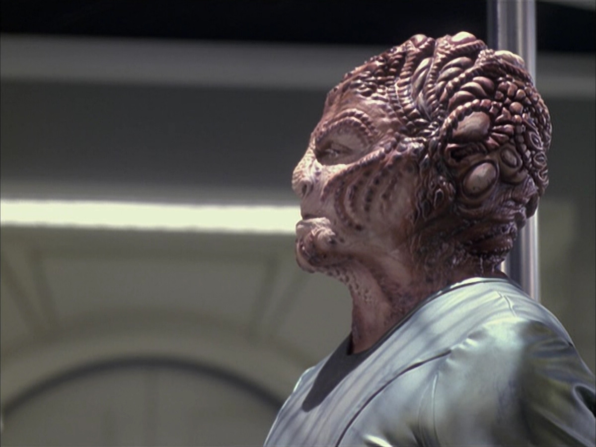 extant_StarTrek_VOY_6x15-Tsunkatse_02080.jpg