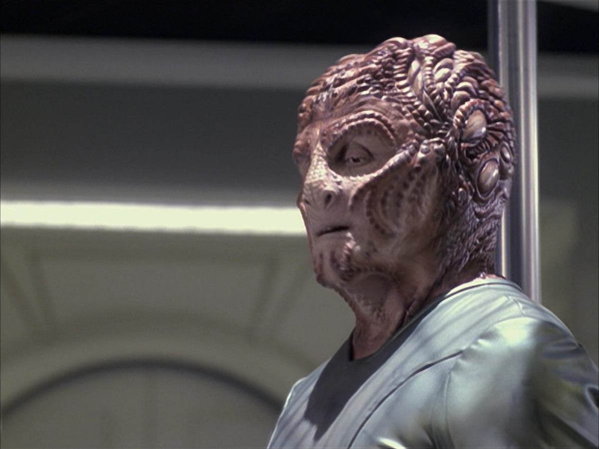 extant_StarTrek_VOY_6x15-Tsunkatse_02084.jpg