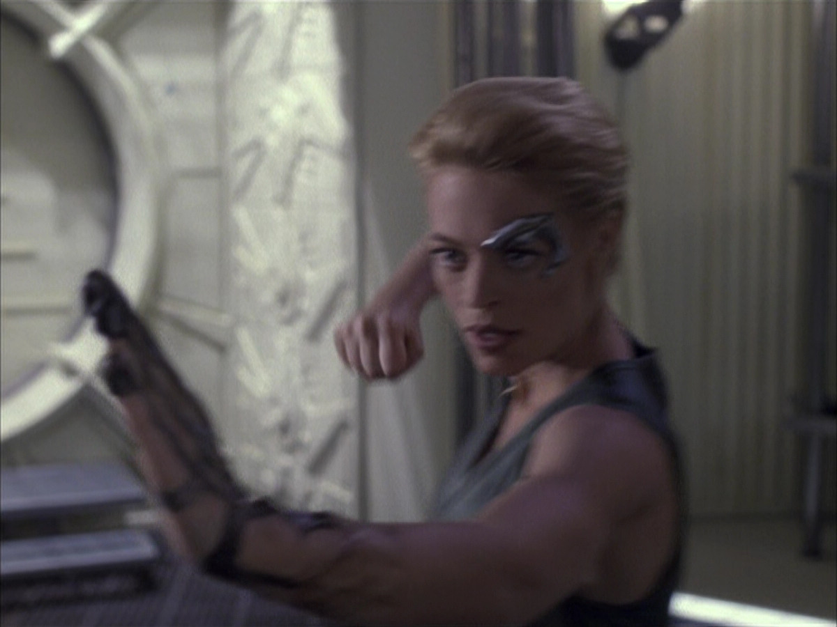extant_StarTrek_VOY_6x15-Tsunkatse_02129.jpg