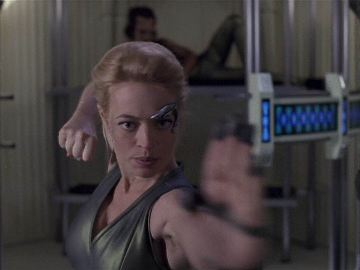 extant_StarTrek_VOY_6x15-Tsunkatse_02145.jpg