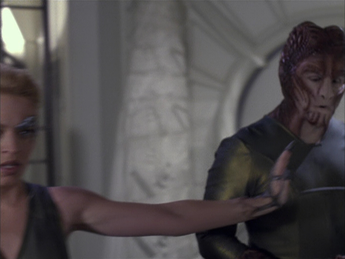 extant_StarTrek_VOY_6x15-Tsunkatse_02150.jpg