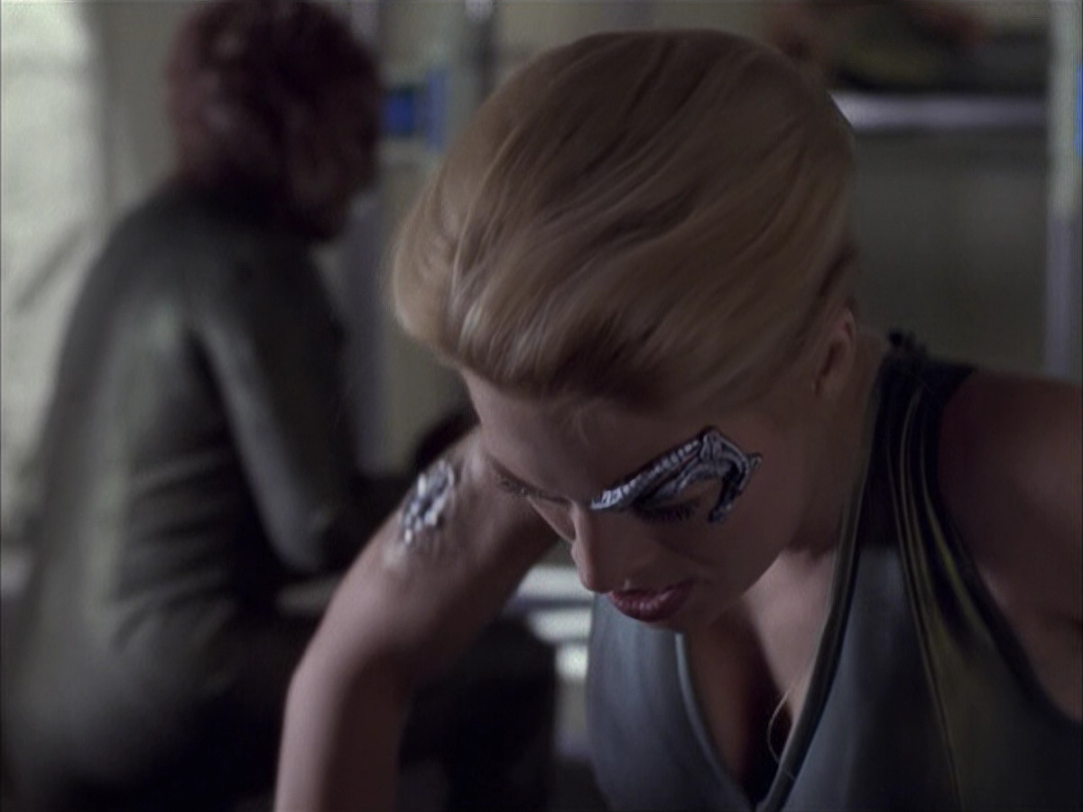 extant_StarTrek_VOY_6x15-Tsunkatse_02165.jpg