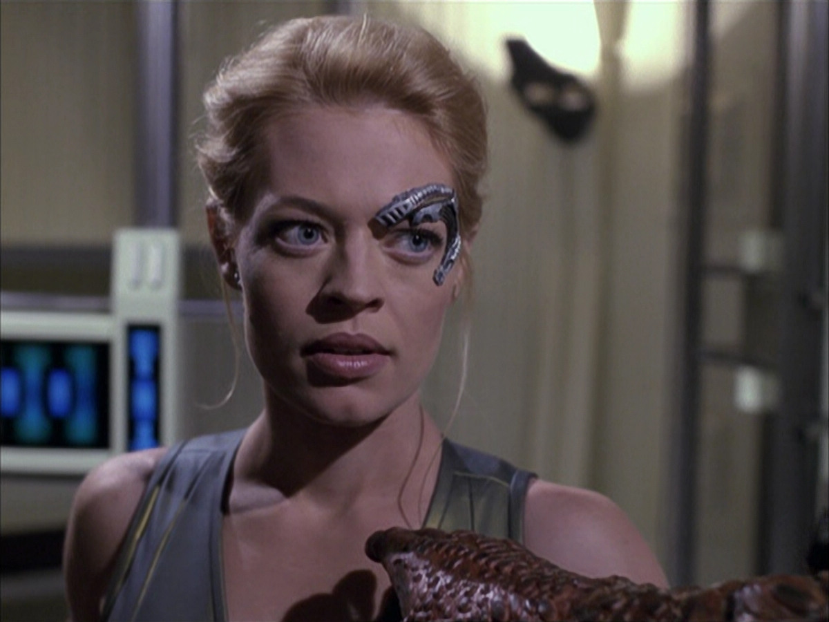 extant_StarTrek_VOY_6x15-Tsunkatse_02204.jpg