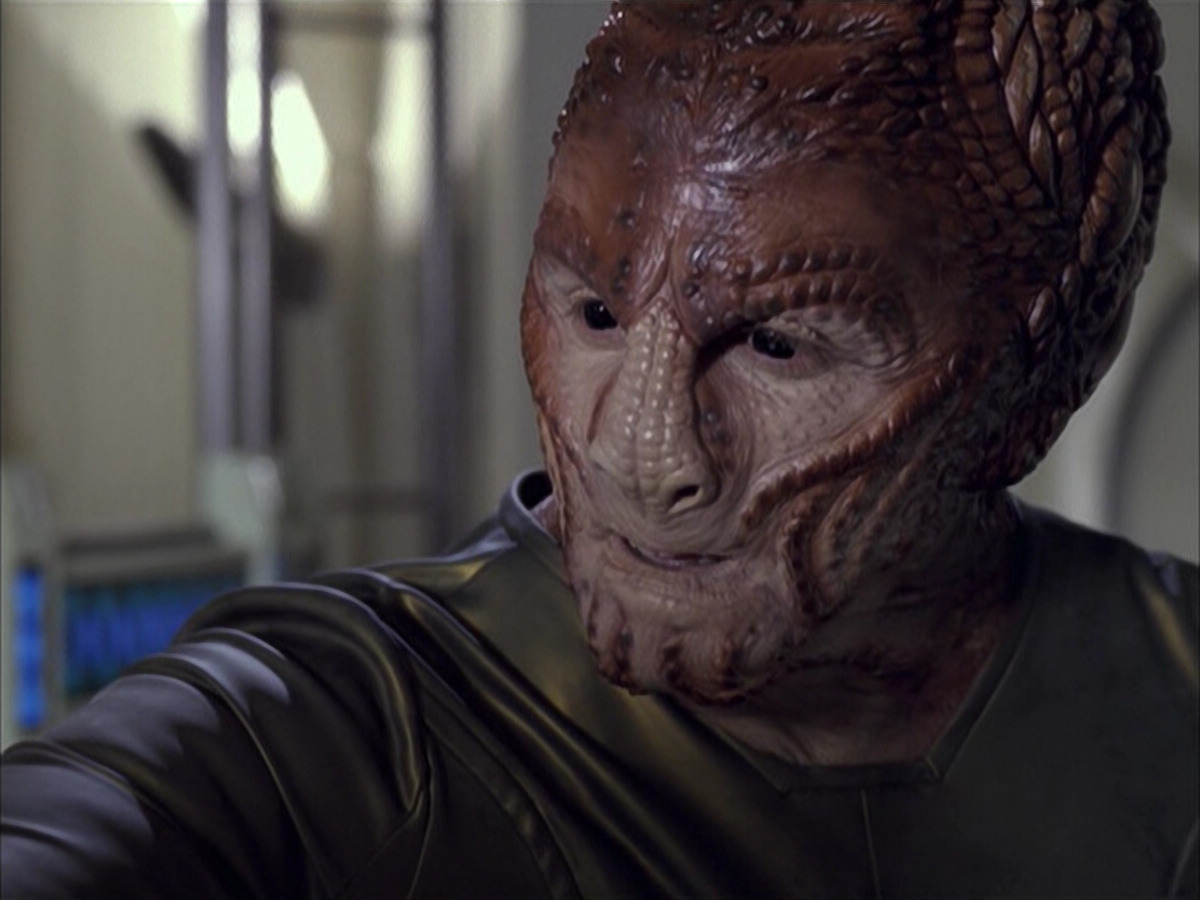 extant_StarTrek_VOY_6x15-Tsunkatse_02207.jpg