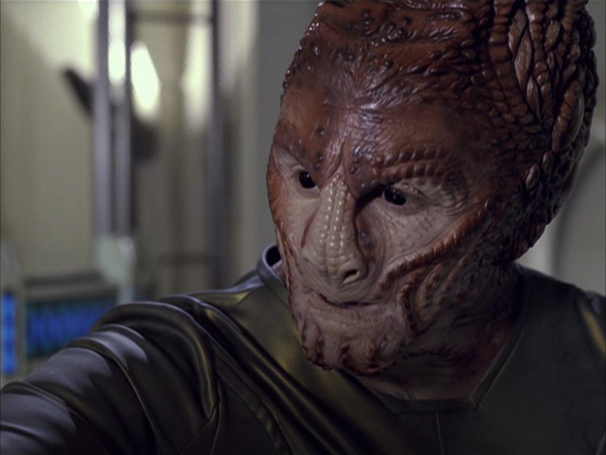 extant_StarTrek_VOY_6x15-Tsunkatse_02209.jpg