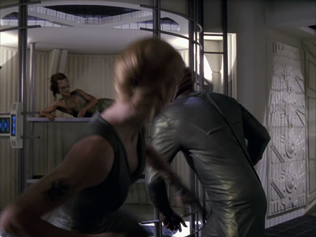 extant_StarTrek_VOY_6x15-Tsunkatse_02220.jpg