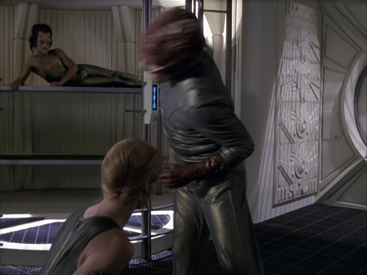 extant_StarTrek_VOY_6x15-Tsunkatse_02221.jpg