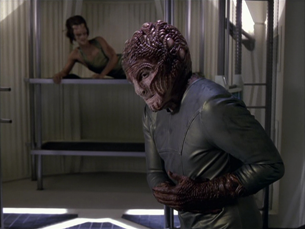 extant_StarTrek_VOY_6x15-Tsunkatse_02228.jpg