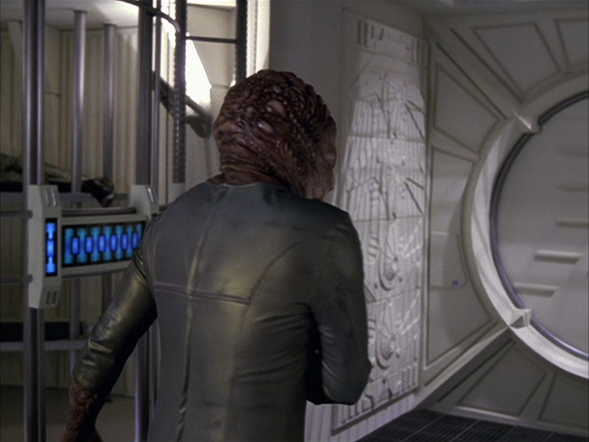 extant_StarTrek_VOY_6x15-Tsunkatse_02234.jpg