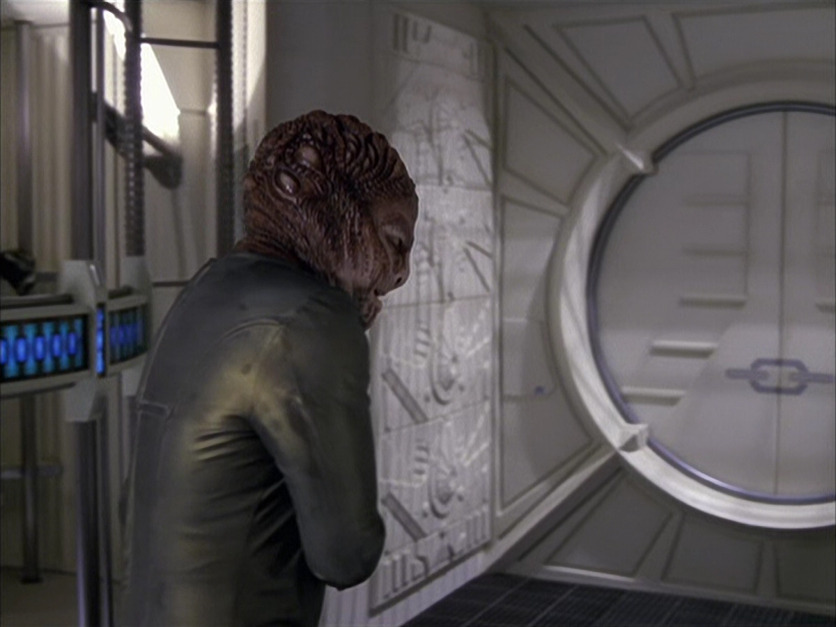 extant_StarTrek_VOY_6x15-Tsunkatse_02235.jpg
