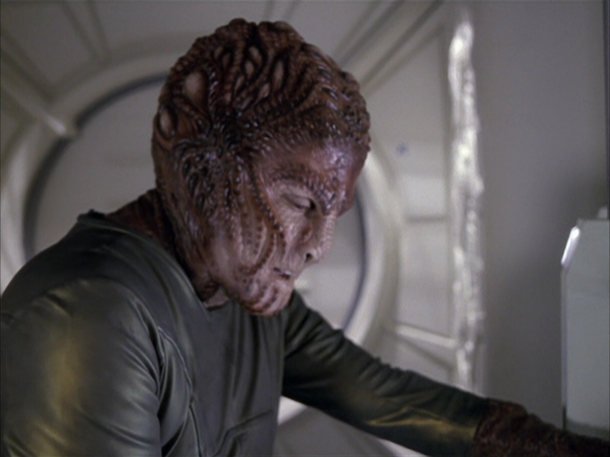 extant_StarTrek_VOY_6x15-Tsunkatse_02252.jpg