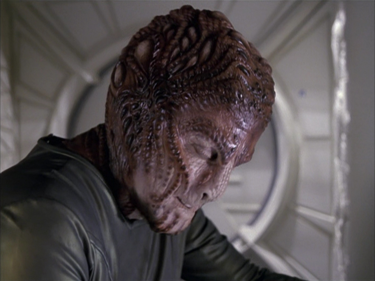 extant_StarTrek_VOY_6x15-Tsunkatse_02255.jpg