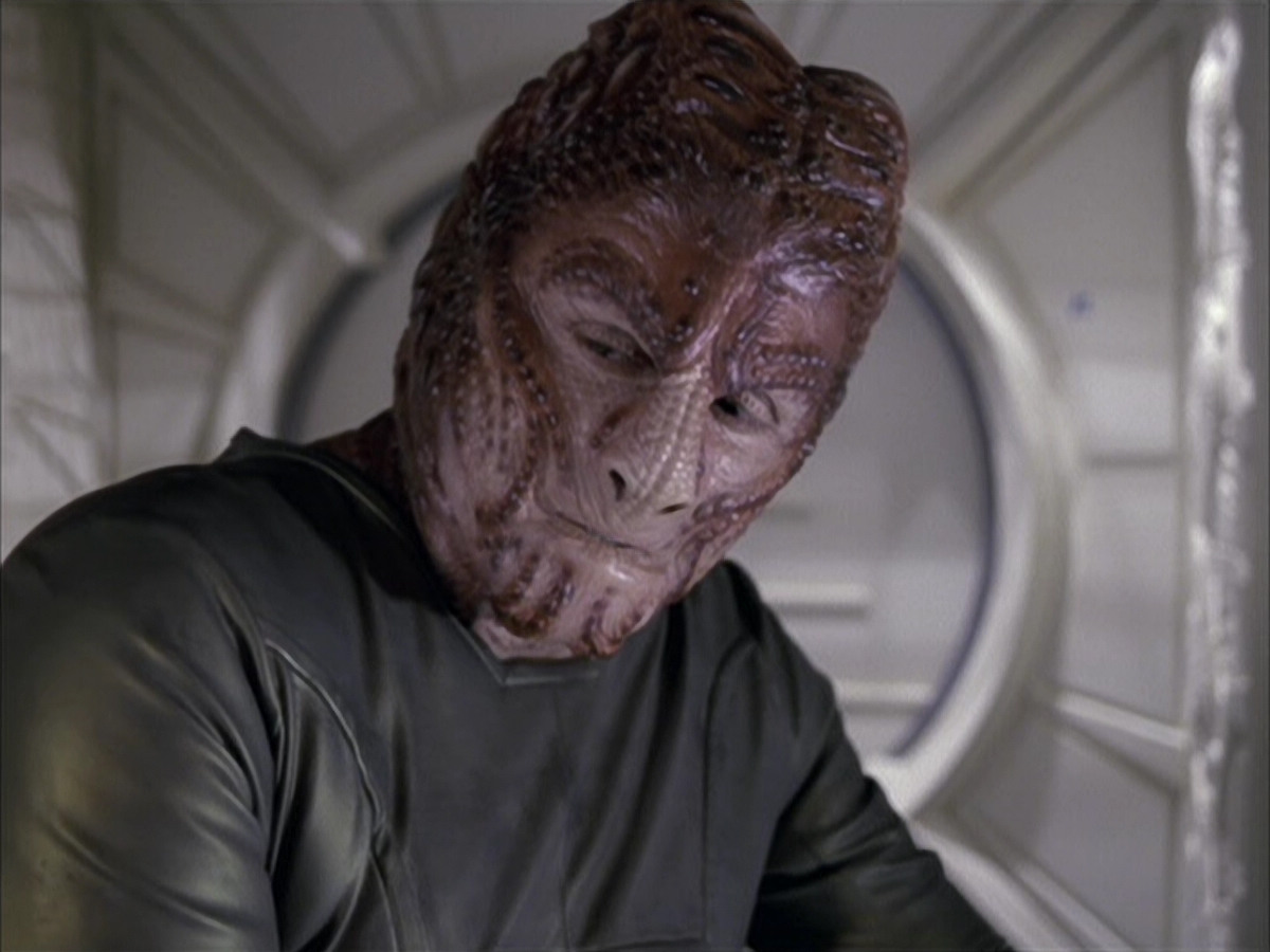 extant_StarTrek_VOY_6x15-Tsunkatse_02258.jpg
