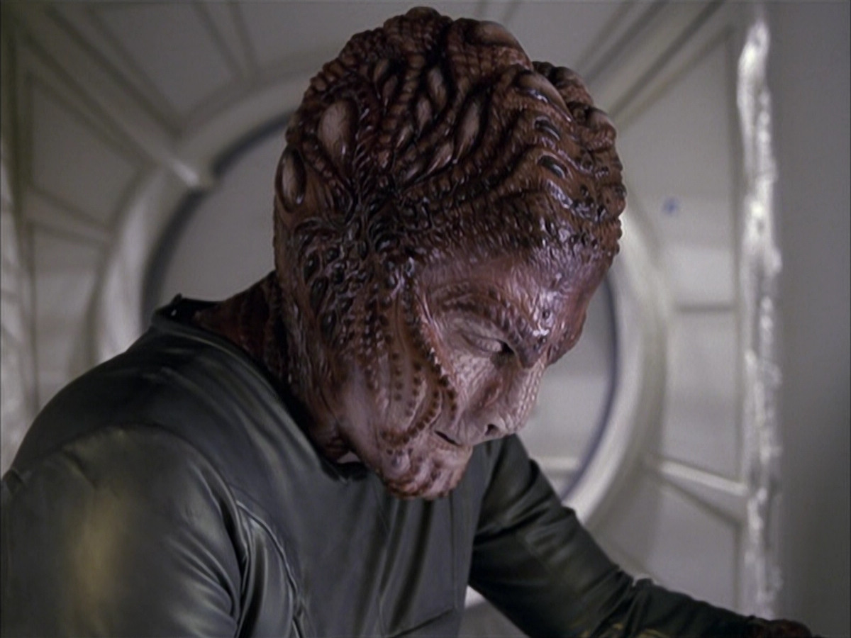 extant_StarTrek_VOY_6x15-Tsunkatse_02279.jpg