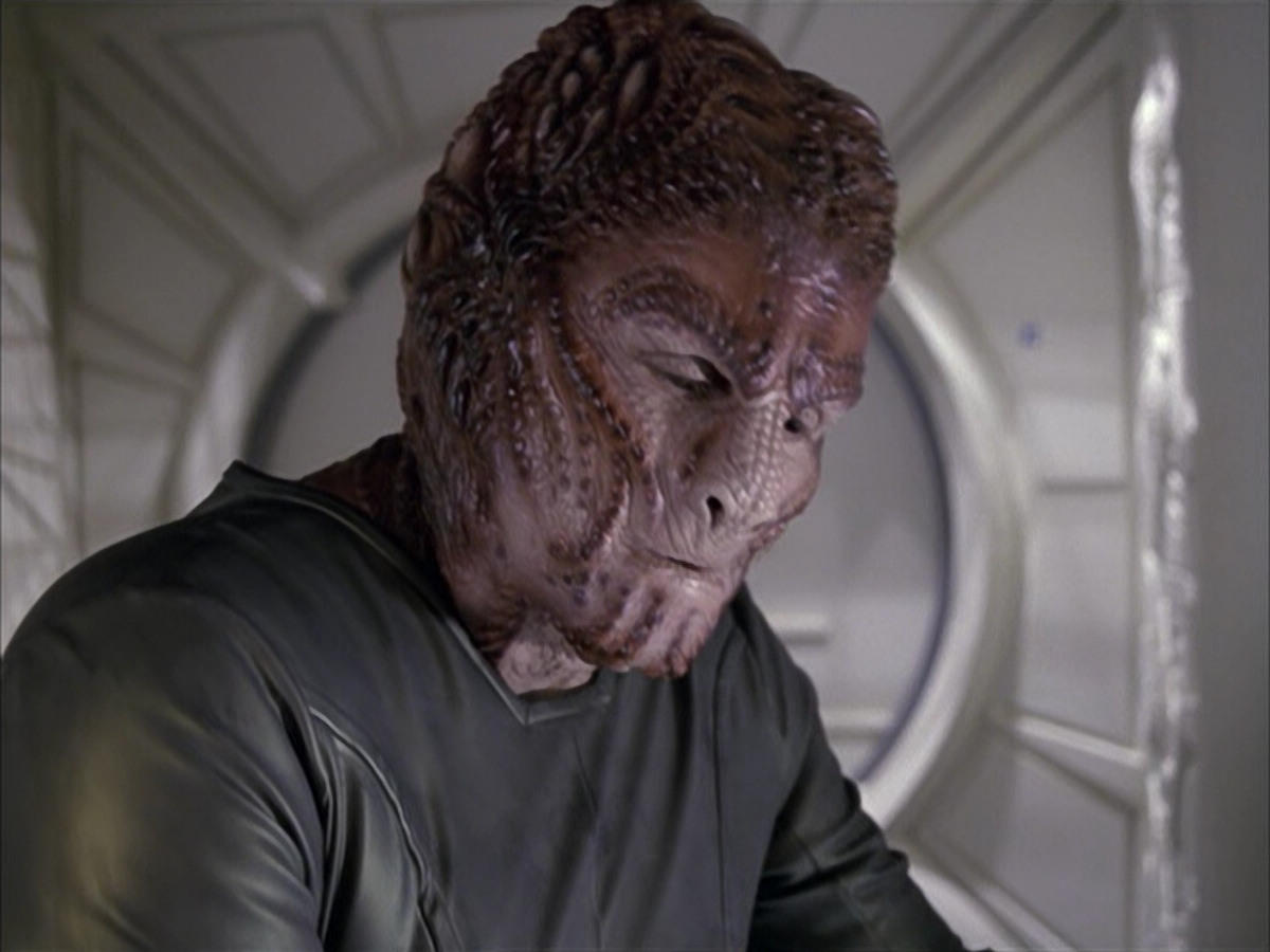 extant_StarTrek_VOY_6x15-Tsunkatse_02283.jpg