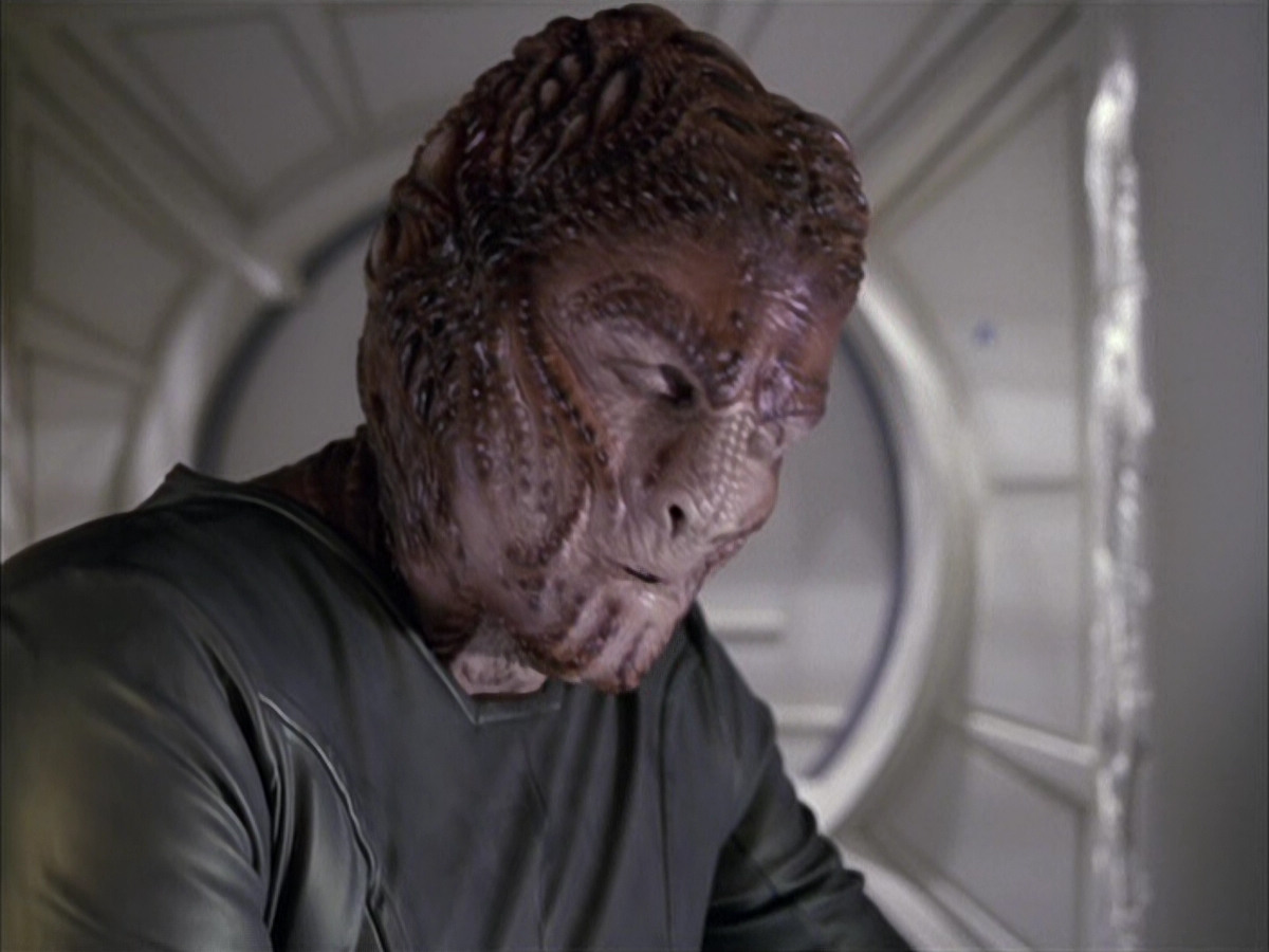 extant_StarTrek_VOY_6x15-Tsunkatse_02286.jpg