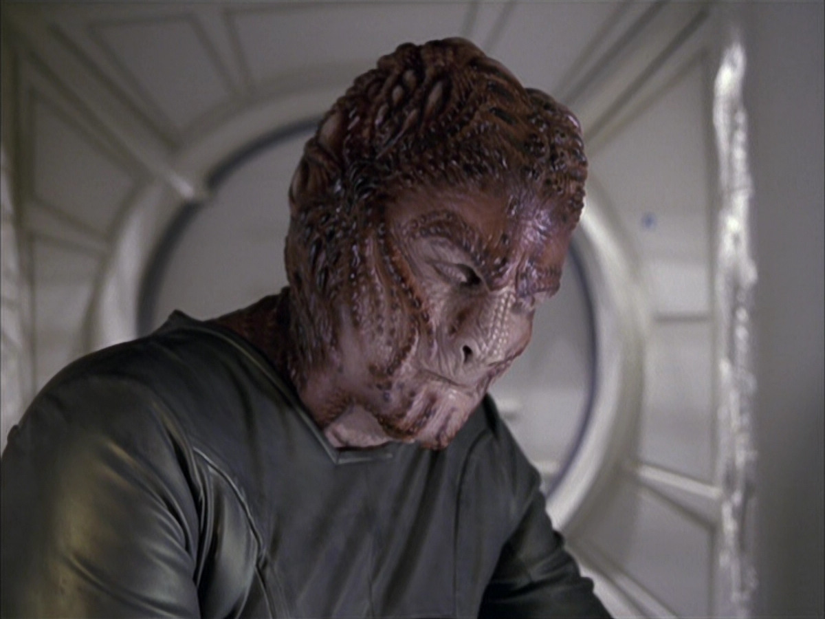 extant_StarTrek_VOY_6x15-Tsunkatse_02290.jpg