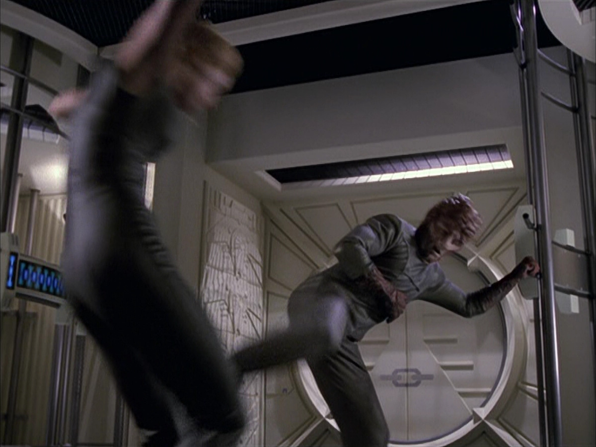 extant_StarTrek_VOY_6x15-Tsunkatse_02296.jpg
