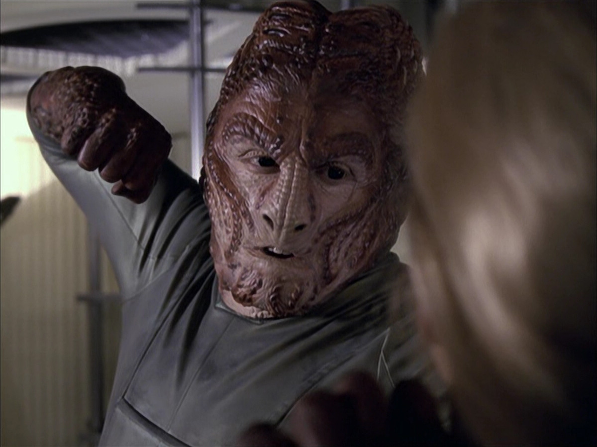 extant_StarTrek_VOY_6x15-Tsunkatse_02300.jpg