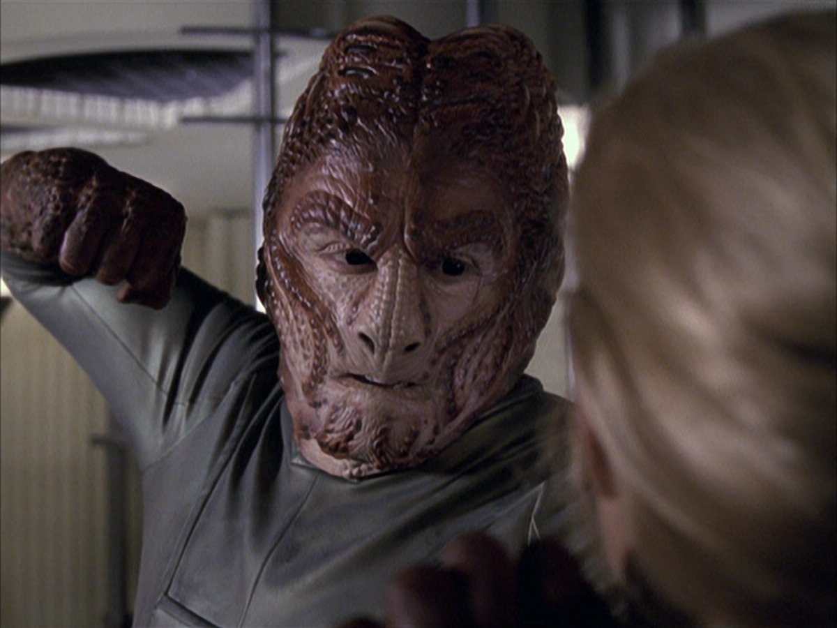 extant_StarTrek_VOY_6x15-Tsunkatse_02306.jpg