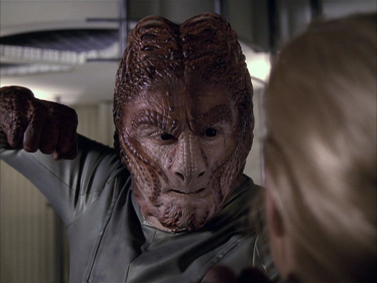 extant_StarTrek_VOY_6x15-Tsunkatse_02323.jpg