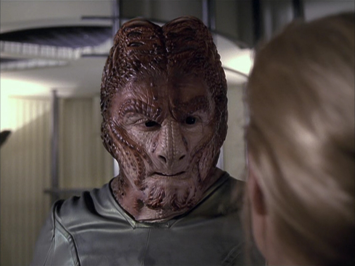 extant_StarTrek_VOY_6x15-Tsunkatse_02327.jpg