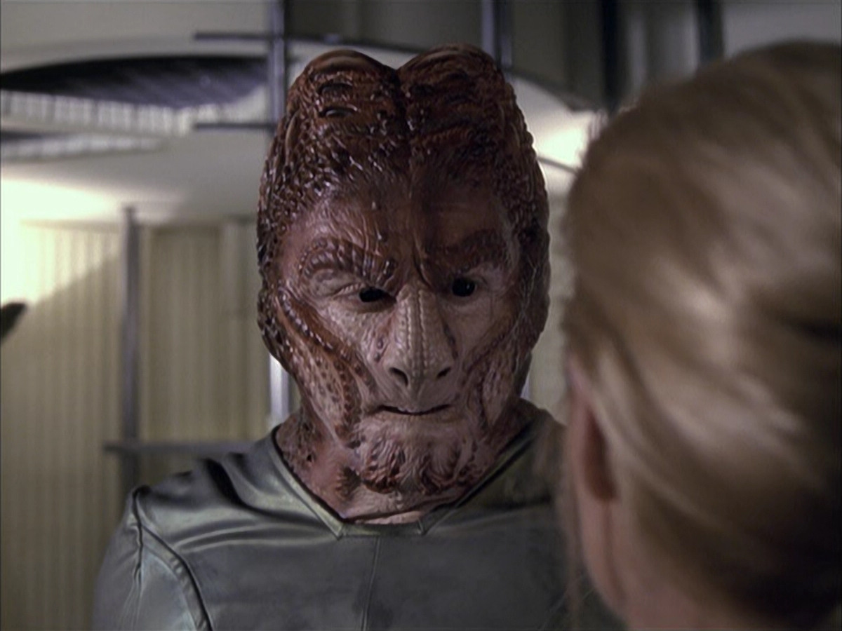 extant_StarTrek_VOY_6x15-Tsunkatse_02328.jpg