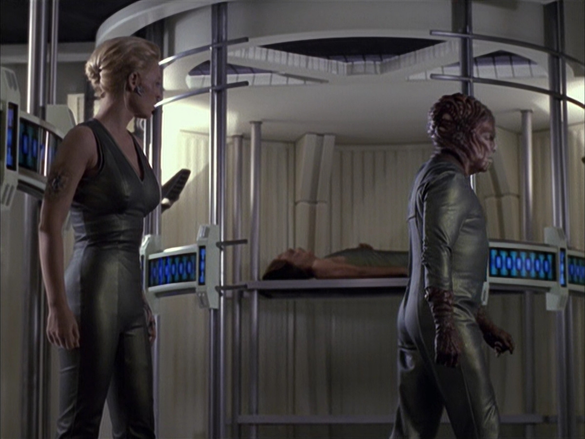 extant_StarTrek_VOY_6x15-Tsunkatse_02333.jpg
