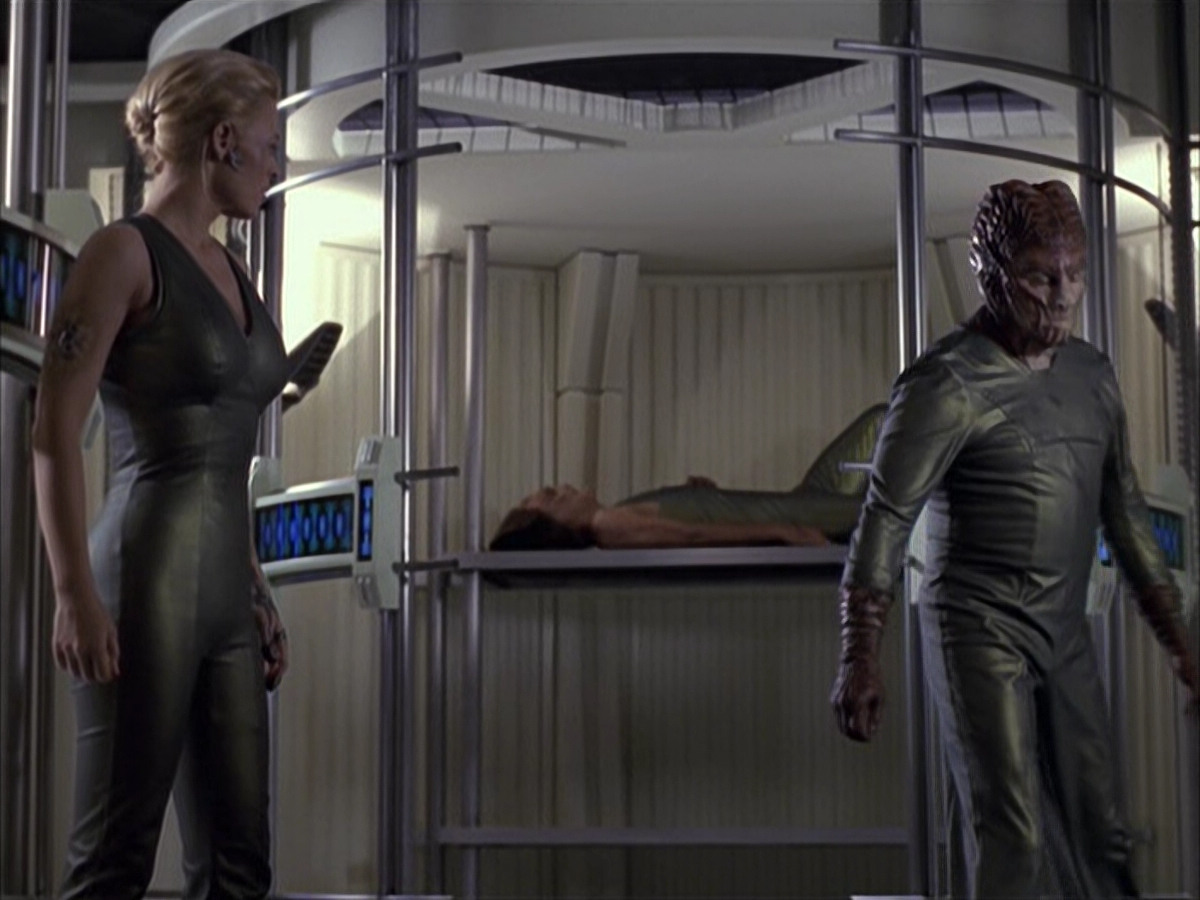 extant_StarTrek_VOY_6x15-Tsunkatse_02334.jpg