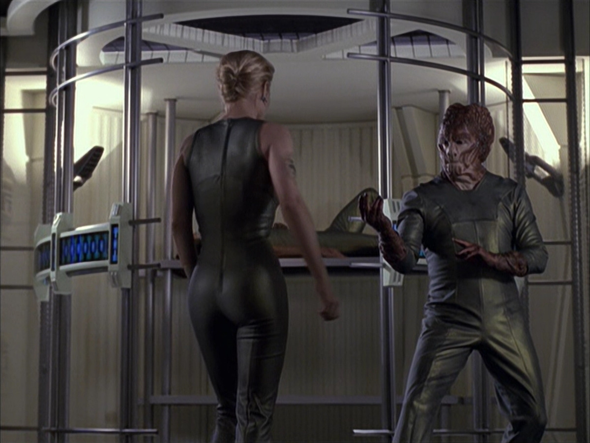extant_StarTrek_VOY_6x15-Tsunkatse_02340.jpg