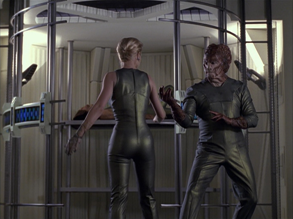 extant_StarTrek_VOY_6x15-Tsunkatse_02342.jpg