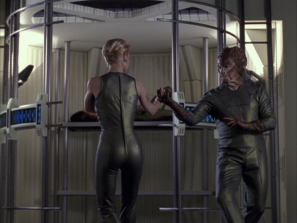 extant_StarTrek_VOY_6x15-Tsunkatse_02347.jpg