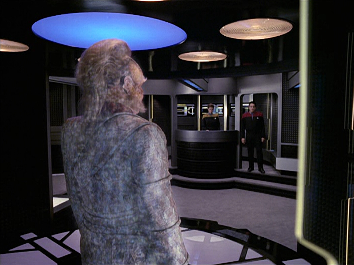 extant_StarTrek_VOY_6x15-Tsunkatse_02362.jpg