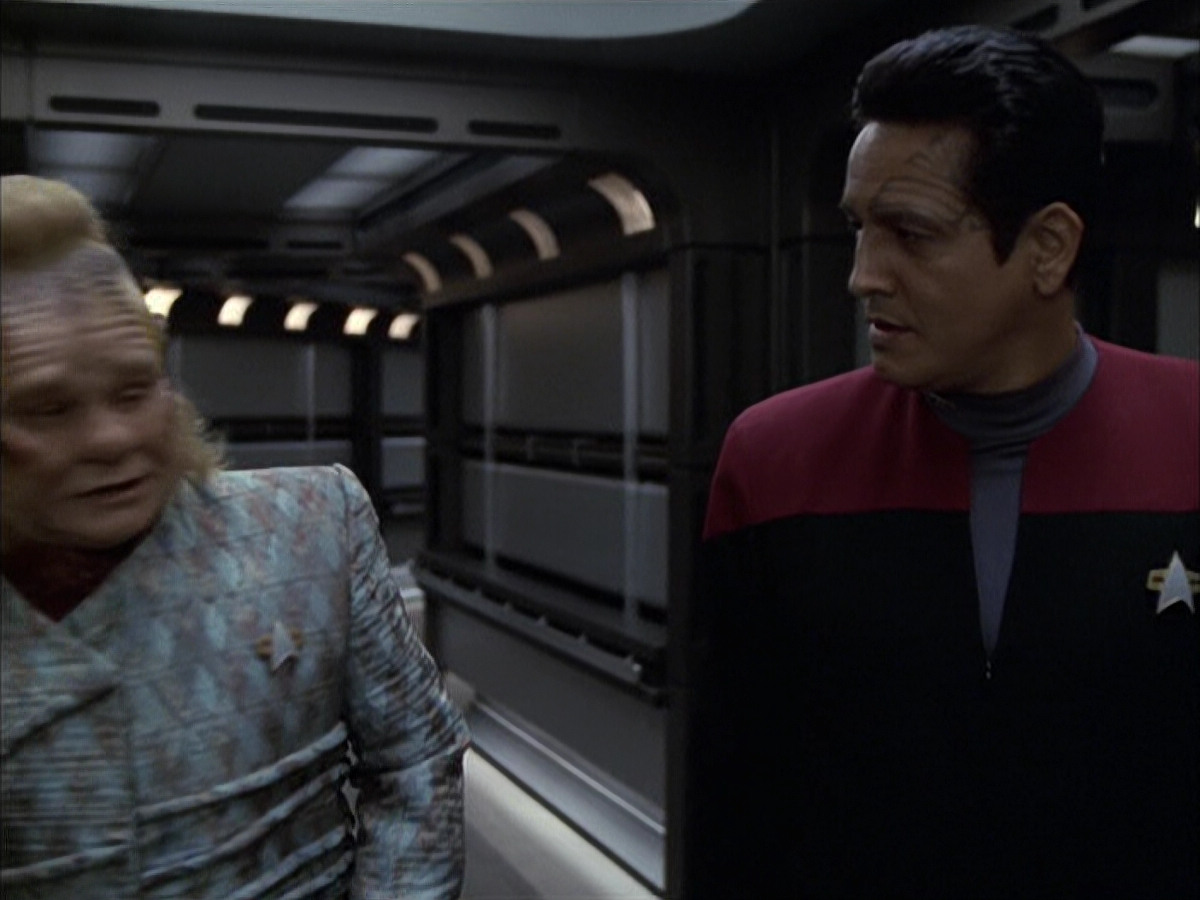 extant_StarTrek_VOY_6x15-Tsunkatse_02383.jpg