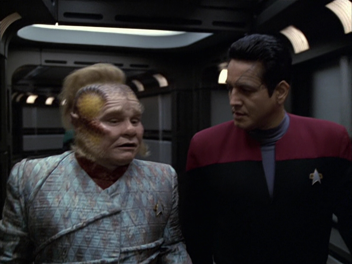 extant_StarTrek_VOY_6x15-Tsunkatse_02385.jpg