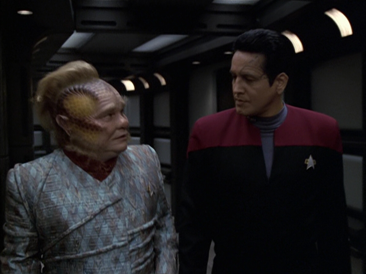 extant_StarTrek_VOY_6x15-Tsunkatse_02393.jpg
