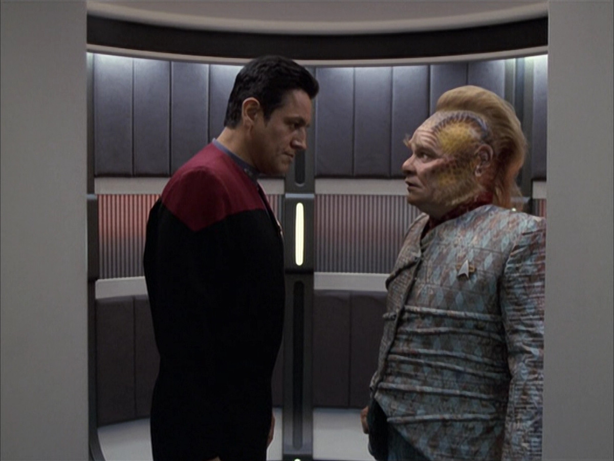 extant_StarTrek_VOY_6x15-Tsunkatse_02420.jpg